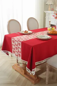 Mantel de jacquard con corazón rojo y borlas retro, cubierta de mesa elegante para bodas y cenas.