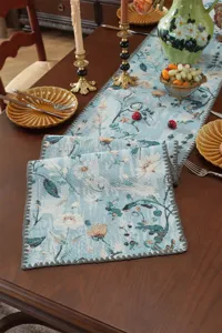 American retro floral jacquard table runner with delicate shell edge for dining table.