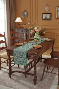 Retro paisley yarn-dyed jacquard table runner with delicate shell edge for dining room decor.