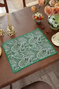 Detailed view of the vintage green paisley woven placemat showcasing intricate jacquard texture.