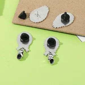 Halloween sombre punk métal broche vue arrière détail image badge gothique cadeau fan