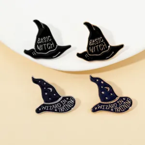 Broche Esmaltado de Halloween Sombrero de Bruja Insignia de Mago Tema Mágico Alfileres de Solapa de Aleación Letras Gota de Aceite Broche Moda Joyería Unisex Regalo