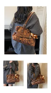 Winter vintage frosted suede single-shoulder bag with trendy leopard print and cute pendant.
