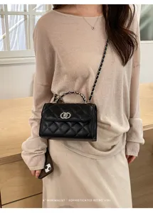Close-up detail of the black quilted chain crossbody bag showcasing luxury style and refined hardware.