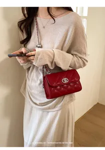 Chic red quilted chain shoulder bag for women, trendy minimalist retro fashion style.