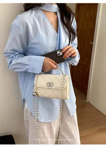 Detailed view of the elegant quilted chain bag with metallic clasp and premium texture.