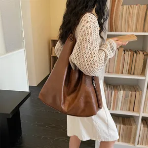 Retro soft leather large capacity tote bag for women, casual underarm commuter shoulder bag.