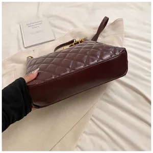 Burgundy quilted chain shoulder bag, stylish PU leather crossbody purse for women daily commute.
