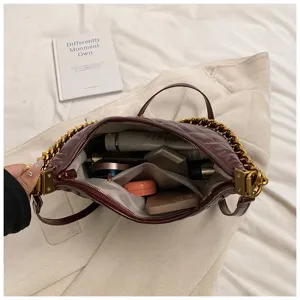 Women quilted chain shoulder bag stylish crossbody bag commuting hobo bag casual purse