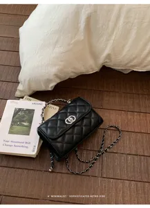 Retro quilted chain shoulder bag, fashion chic cross-body bag for women daily wear.