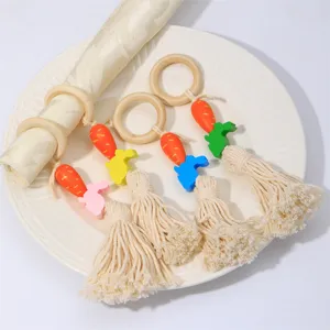 Anelli portatovaglioli in perline di legno fatti a mano con nappe carota coniglietto tavola.
