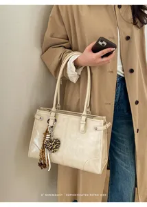 Retro large capacity tote bag for women, stylish PU leather shoulder bag with chic charm.