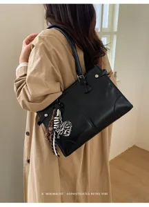 Retro large capacity underarm tote bag for women, stylish black leather single shoulder bag.