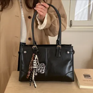 Women Vintage Large Capacity PU Leather Tote Bag Commuting Shoulder Bag Underarm Bag With Pendant