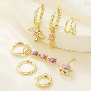Ensemble de boucles d'oreilles créoles fleur zircon et goutte violette plaqué or chic.