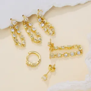 Detaillierte Nahaufnahme des eleganten Zirkonia Gold vergoldeten Mode Ohrring Sets.