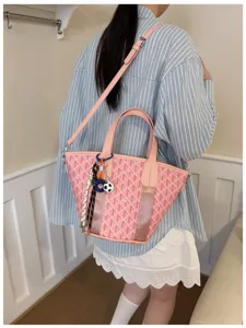 Detail view of the stylish Korean style pattern tote bucket bag for women commuting daily.