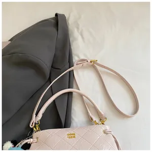 Chic quilted underarm shoulder bag for women, stylish handbag and versatile commuting crossbody.
