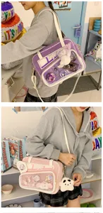 Bonito bolso ita esponjoso con ventana transparente y llavero de peluche para estudiantes.