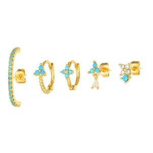 Vergoldetes Ohrring-Set mit türkisblauen Blumen, eleganter Kleeblatt-Modeschmuck.