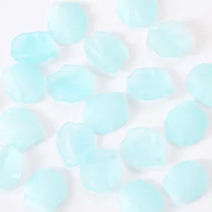 Perline opache azzurre a forma di petalo di camelia per gioielli fai da te e hobby.