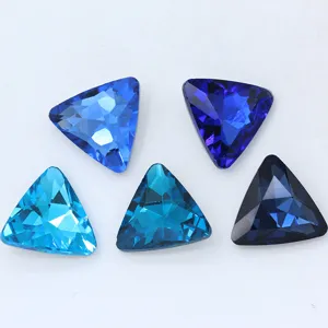 Dreieckige Kristall Spitzboden Nagel Strasssteine in verschiedenen blauen Farben für DIY.