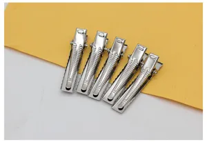 Silberne Metall Krokodilklemmen Detailansicht, ideal für DIY Schleifen Haarschmuck Basteln.