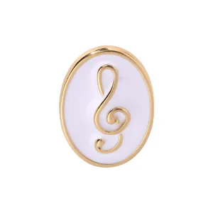 Broche ovalado dorado con nota musical y esmalte blanco, elegante accesorio de moda para ropa.