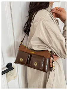 Chic sac à épaule marron multi-poches pour femmes, élégant sac à main pour le quotidien.