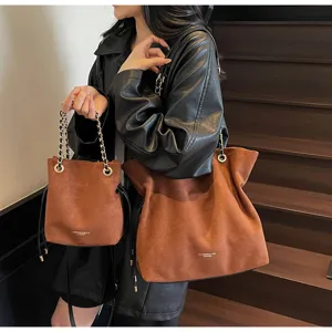 Sacseau en suédine marron et cabas, sac à épaule élégant d'automne hiver pour le travail.