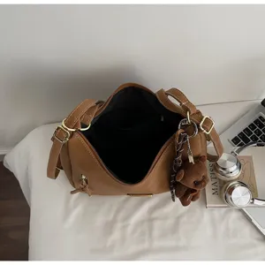 Brown leather tote shoulder bag for women, large capacity daily casual handbag with cute bear.