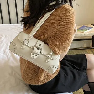 Mujer Blanco PU Cuero Bolso de Hombro Y2K Retro Hebilla Remache Bolso de Mano Casual