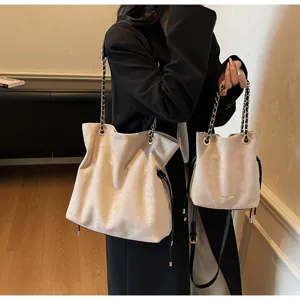 Sac bandoulière en suédine chaîne femme automne hiver grande capacité cabas seau.