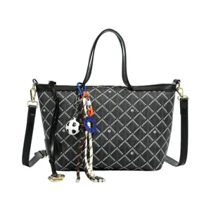 Sac seau noir classique à motifs pour femmes, sac bandoulière élégant et polyvalent avec charm.