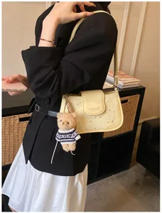 Sac à épaule jaune chic avec étoiles pour femmes, élégant sac bandoulière avec pendentif.