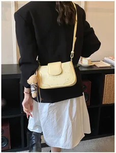 Sac à bandoulière étoile jaune pour femme, joli sac avec pendentif ours pour le travail.