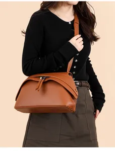 Brown retro women's shoulder bag, stylish shell design, casual crossbody handbag for daily use.