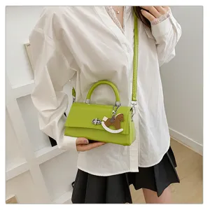 Modieuze groene schoudertas voor dames, chique PU lederen handtas met handvat en paard.