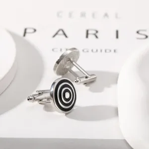 Boutons de manchette géométriques noirs et argentés, vue détaillée pour tenue d'affaires élégante.