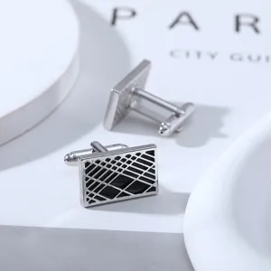 Boutons de manchette classiques en métal argenté pour homme avec motif géométrique noir.