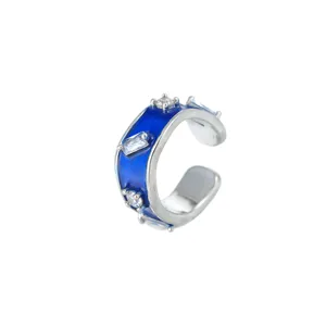 Atemberaubende blaue Emaillierte Ohrmanschette mit funkelnden Kristallen, Silbernes Design.