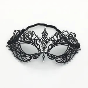 Máscara de mascarada de metal negro con diamantes de imitación fiesta halloween