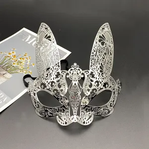 Silberne Metall hohle Hasen Maske mit Strasssteinen fuer Party Kostuem und Maskerade.
