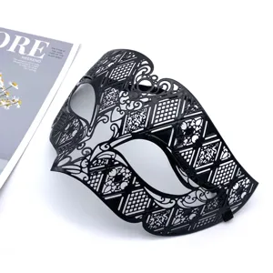 Schwarze Metall Hohl Maske Detailansicht, elegantes venezianisches Party Augenmaske Design.