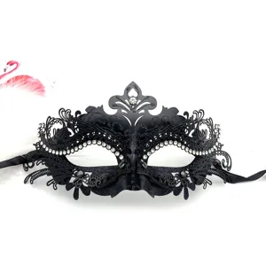 Exquisite schwarze Metall Strass Maskerade Maske, perfekt fur Party, Halloween und Buhne.