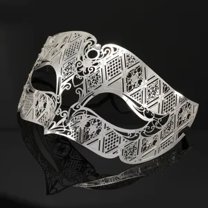 Silberne Metall Filigran Maske mit funkelnden Strasssteinen fuer Karneval Party.