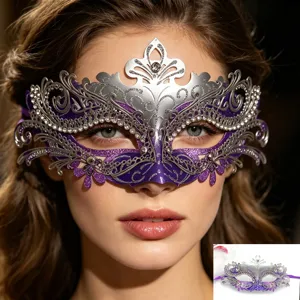 Elegante violette Maskerade-Maske aus Metall mit glitzernden Strasssteinen für Party.