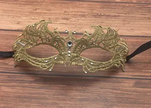 Máscara de encaje dorado con diamantes de imitación, ideal para fiestas, bailes y eventos elegantes.
