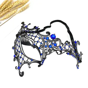 Exquisita mascara de metal negro con diamantes de imitacion para fiesta de Halloween y disfraces.