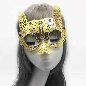 Goldene Metall Maske mit Strasssteinen für Karneval, Halloween und edle Maskenball Party